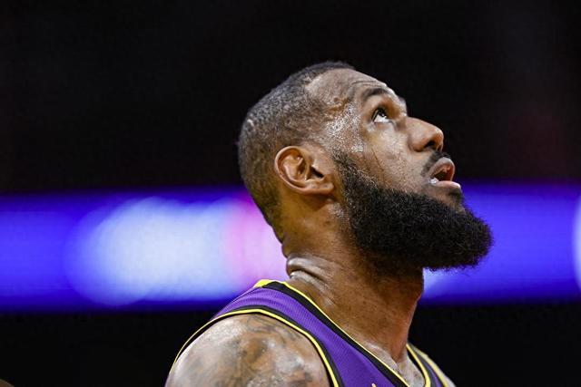 八村塁32+10詹姆斯23+14+12 湖人擒灰熊5连胜