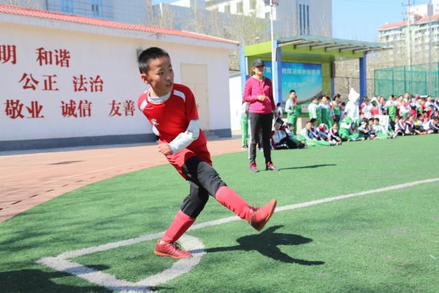 每体：巴萨已与戈登经纪人会面，纽卡对球员估值9000万欧元